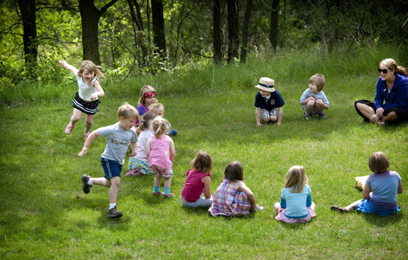 Inclusion appears to offer a big boost when it comes to developing language skills in children with disabilities, a new study finds. (Glen Stubbe/Minneapolis Star Tribune/MCT)